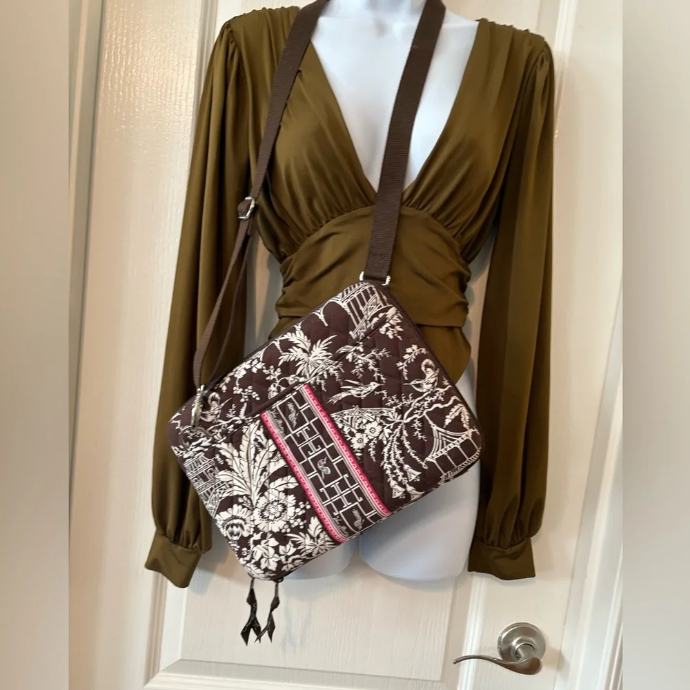 VERA BRADLEY Imperial Toile Mini Laptop Case/ IPad bag / Strap hard case padded
